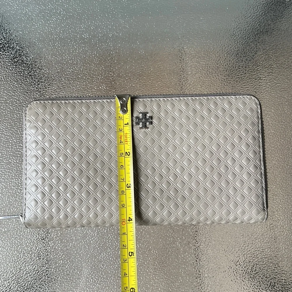 Tory Burch Patent Leather Gray Full Size Zip Around Wallet